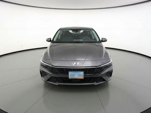 Used 2025 Hyundai Elantra SEL FWD image 2