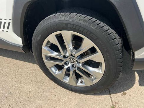 Used 2020 Toyota RAV4 Limited image 10