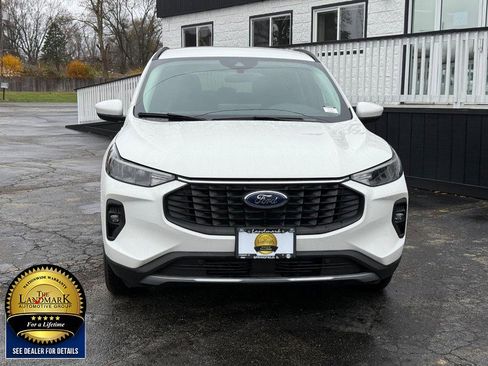 Used 2024 Ford Escape SE image 2