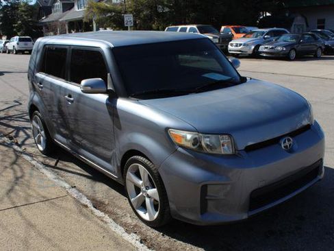 Used 2012 Scion xB image 2