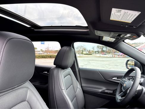 New 2026 Chevrolet Equinox LT w/ Convenience Package II image 9