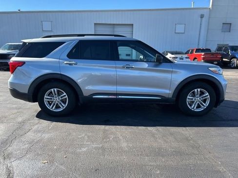 Used 2020 Ford Explorer XLT image 7