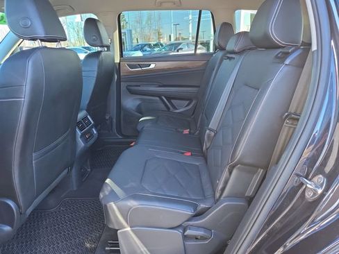 Used 2024 Volkswagen Atlas SE image 11