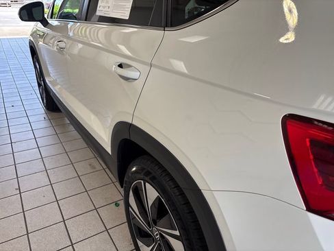 Used 2024 Volkswagen Taos SE AWD/4WD image 19