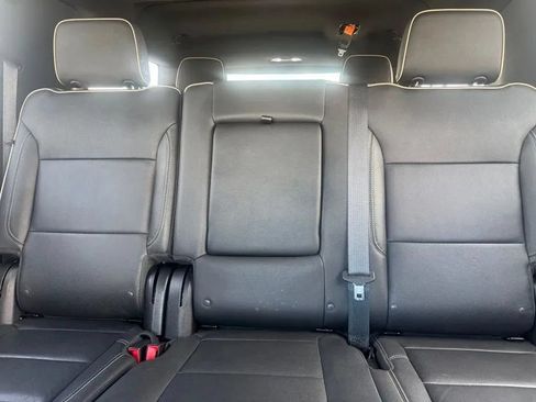 Used 2023 GMC Yukon XL SLT AWD/4WD image 19