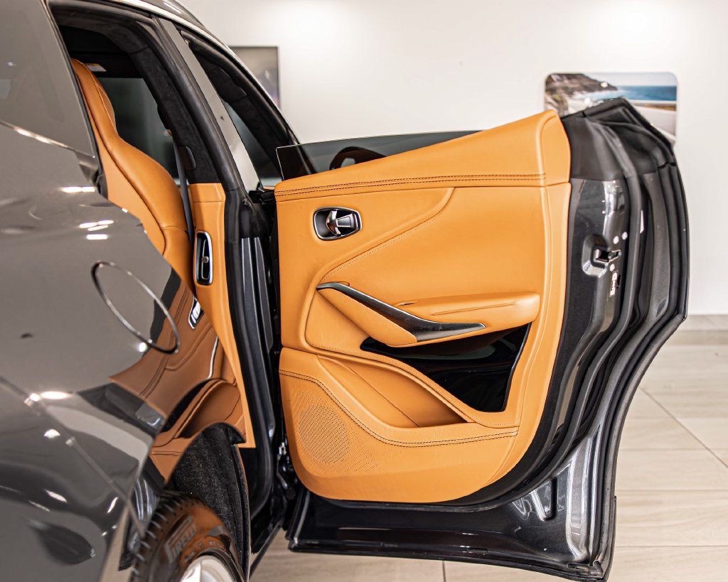 Used 2021 Aston Martin DBX AWD/4WD image 41