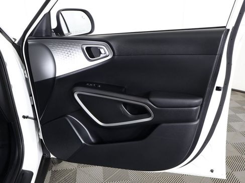 Used 2024 Kia Soul LX w/ Option Group 015 FWD image 22