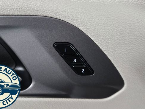 Used 2023 Chrysler Pacifica Touring-L FWD image 22