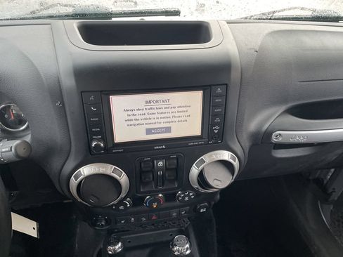 Used 2017 Jeep Wrangler Unlimited Rubicon w/ Cold Weather Group AWD/4WD image 18