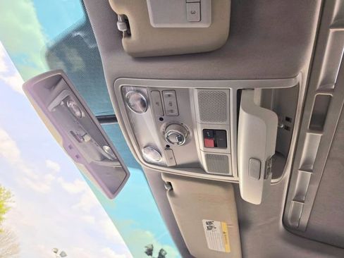 Used 2015 Volkswagen Passat 1.8T SEL Premium image 31