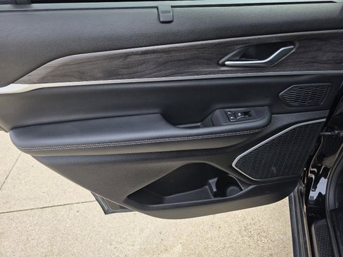 Used 2023 Jeep Grand Cherokee L Limited w/ Luxury Tech Group II image 35