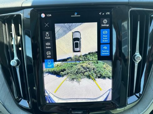 Certified 2024 Volvo XC60 B5 Plus w/ Protection Package Premier AWD/4WD image 31