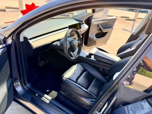 Used 2023 Tesla Model Y AWD image 27