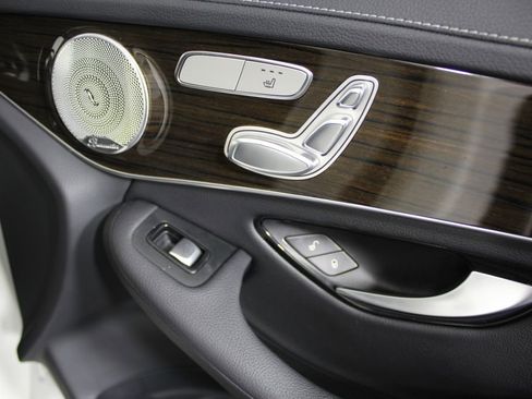 Used 2016 Mercedes-Benz GLC 300 4MATIC image 40