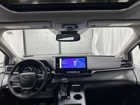 Used 2025 Toyota Sienna XLE w/ XLE Plus Package AWD/4WD image 45