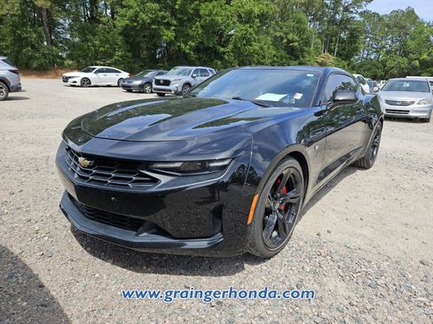 Used 2021 Chevrolet Camaro LT w/ Technology Package RWD image 2