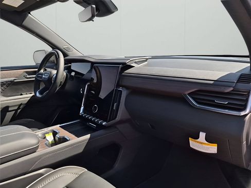 New 2026 GMC Acadia Denali FWD image 16