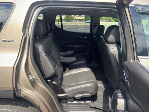 Used 2023 GMC Acadia SLT AWD/4WD image 15