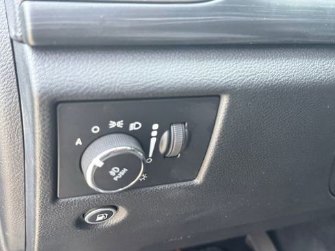 Used 2021 Jeep Grand Cherokee Laredo image 6