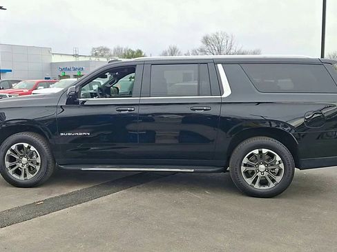 Certified 2025 Chevrolet Suburban LT w/ Comfort Package image 8