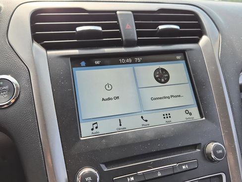 Used 2017 Ford Fusion SE w/ Fusion SE Technology Package FWD image 18