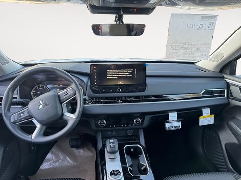 New 2026 Mitsubishi Outlander ES image 11