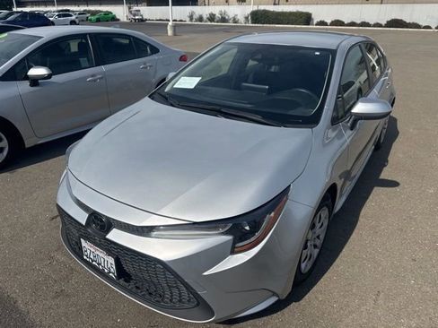 Used 2022 Toyota Corolla LE image 2