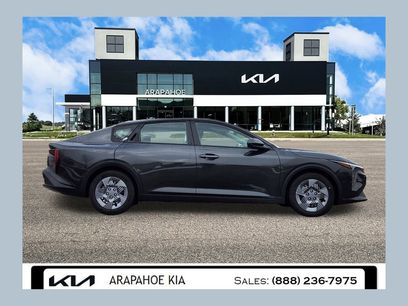 New 2025 Kia K4 LX