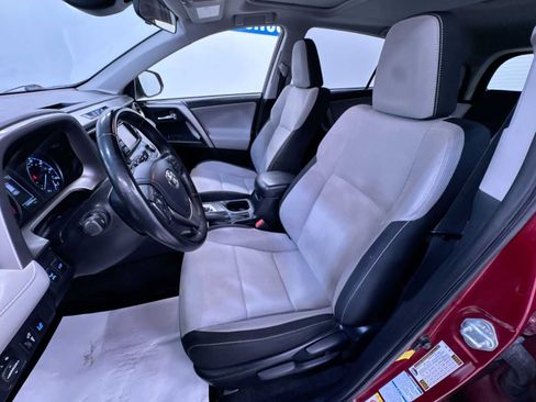 Used 2018 Toyota RAV4 XLE AWD/4WD image 14