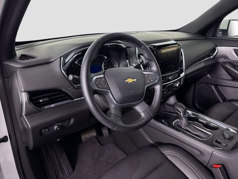 Used 2024 Chevrolet Traverse LT image 9