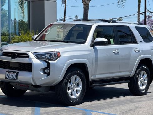 Used 2024 Toyota 4Runner SR5 AWD/4WD image 10