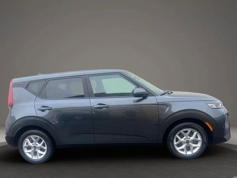 Used 2021 Kia Soul S FWD image 4