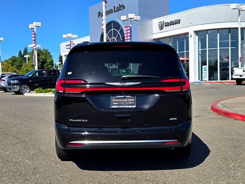 New 2026 Chrysler Pacifica Pinnacle image 5