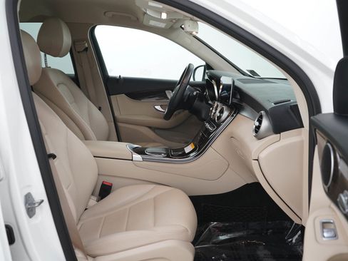 Used 2020 Mercedes-Benz GLC 300 4MATIC image 11