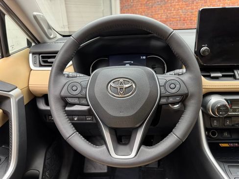 Used 2023 Toyota RAV4 XLE Premium image 14