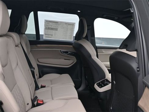New 2026 Volvo XC90 B6 Plus w/ Protection Package Premier image 40