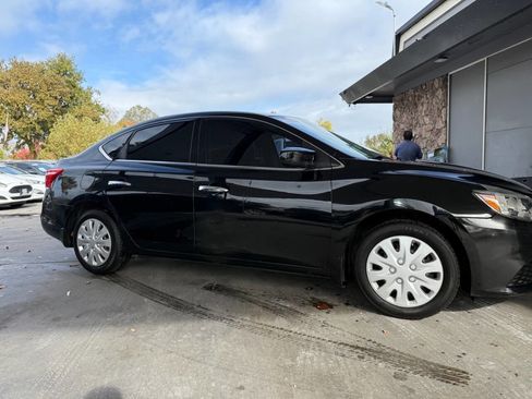 Used 2019 Nissan Sentra S image 5
