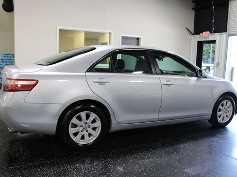 Used 2008 Toyota Camry XLE FWD image 3