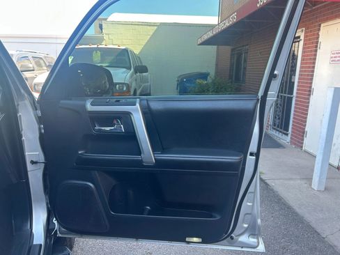 Used 2014 Toyota 4Runner SR5 Premium image 43