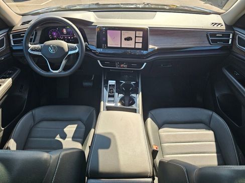 Certified 2025 Volkswagen Atlas SEL image 9