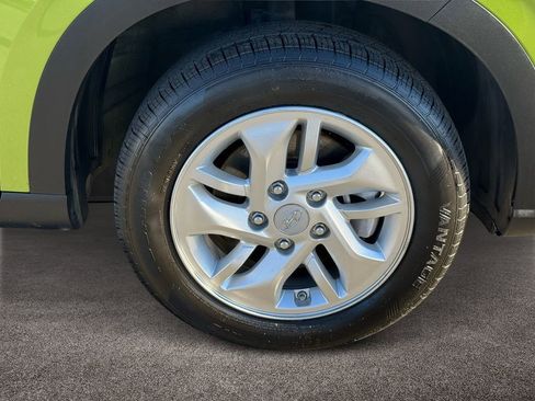 Used 2024 Hyundai Venue SE image 7