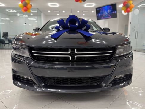 Used 2019 Dodge Charger SXT w/ Plus Group image 2