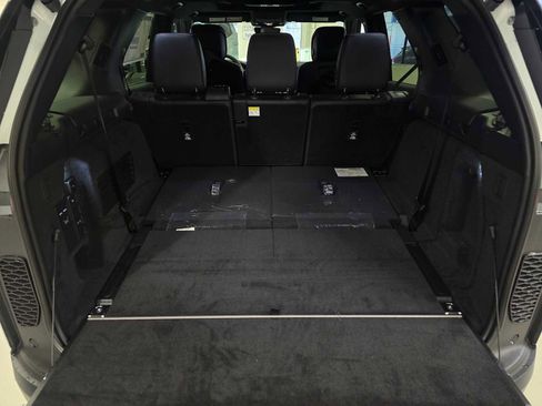 New 2026 Land Rover Discovery S image 15