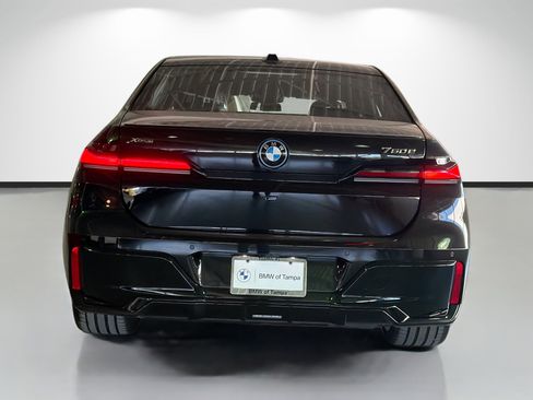 New 2026 BMW 750e xDrive image 4