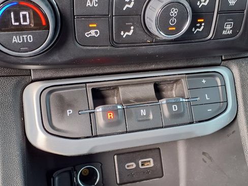 Used 2023 GMC Acadia SLE FWD image 11