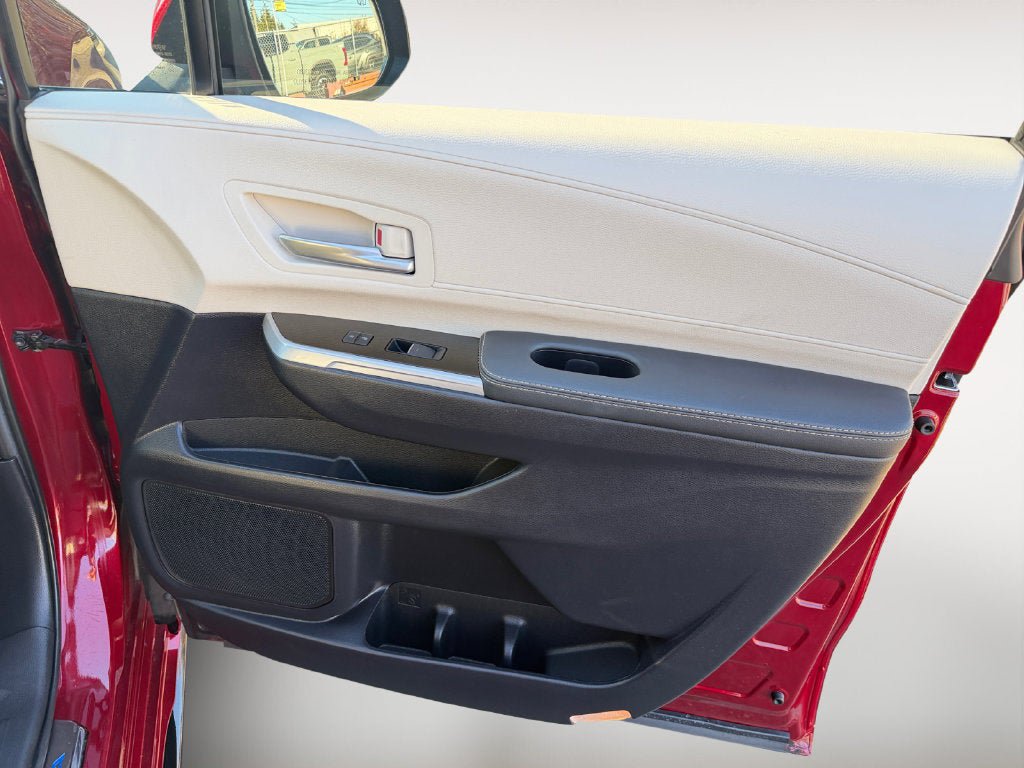 Used 2025 Toyota Sienna Platinum AWD/4WD image 26