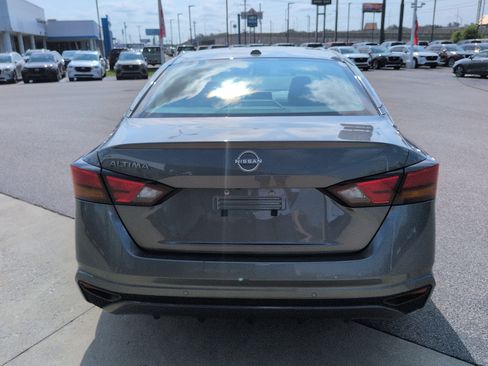 Used 2025 Nissan Altima 2.5 SV FWD image 6