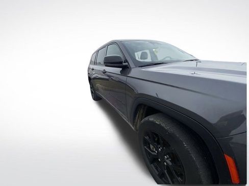 Used 2024 Jeep Grand Cherokee L Altitude image 13