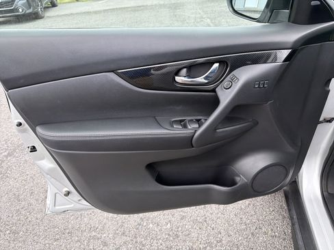Used 2017 Nissan Rogue SL w/ SL Premium Package AWD/4WD image 17