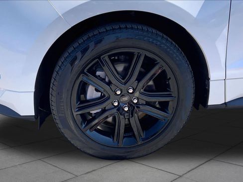 Certified 2024 Ford Edge ST-Line AWD/4WD image 11